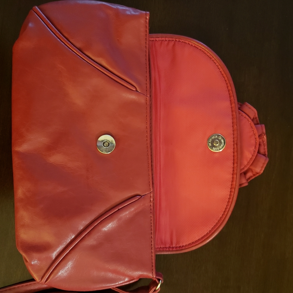 Red wristlet - Picture 4 of 4